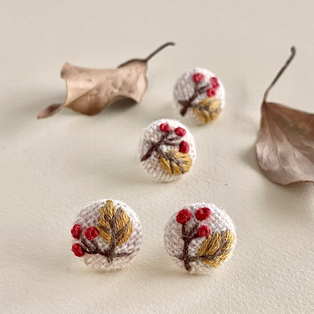 刺繍 ピアス  ノンホールピアス イヤリング 選べる金具 葉と木の実