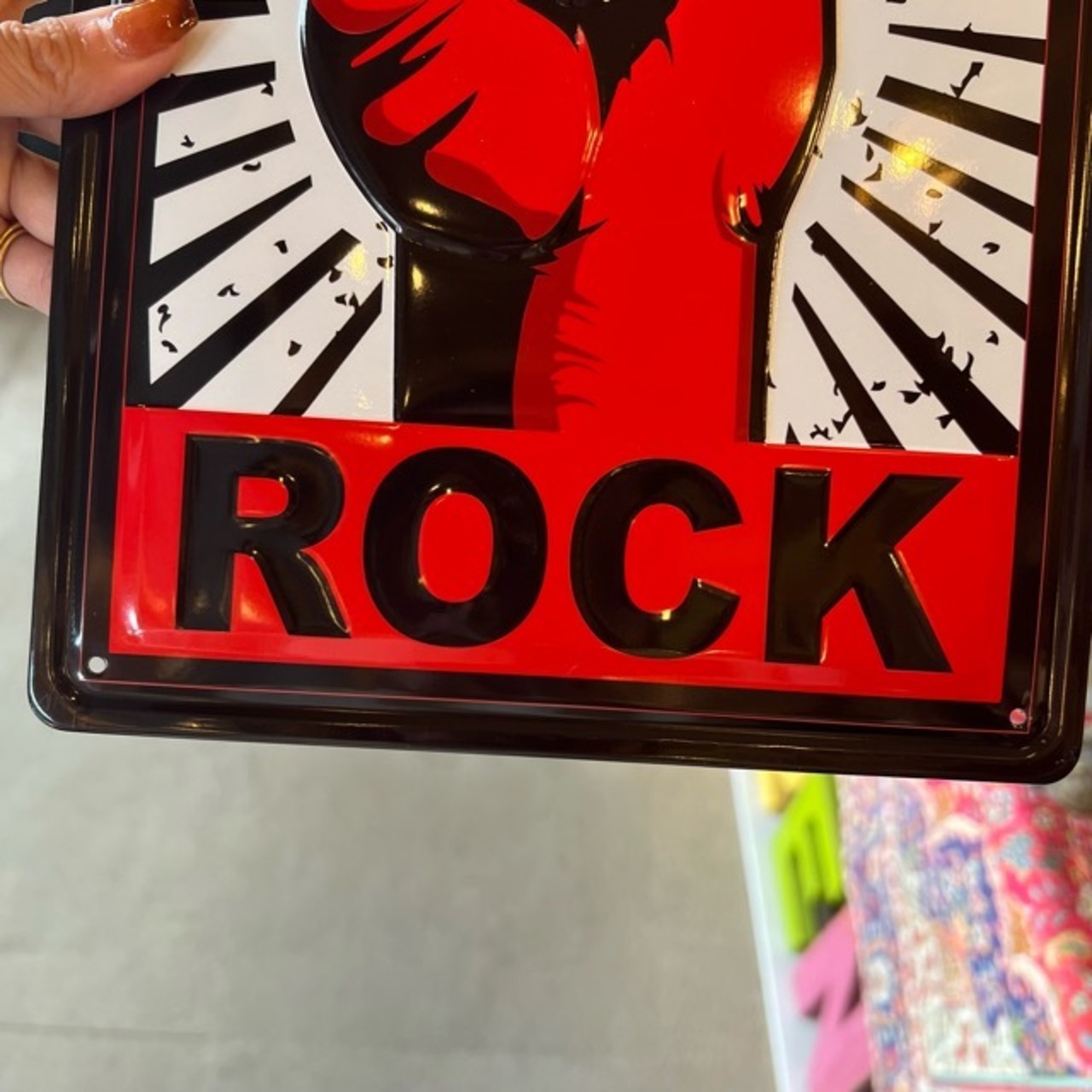 Antique metal embossed plate ROCK　アンティークメタルエンボスプレート　ロック　看板　サインプレート　装飾　ポスター　
