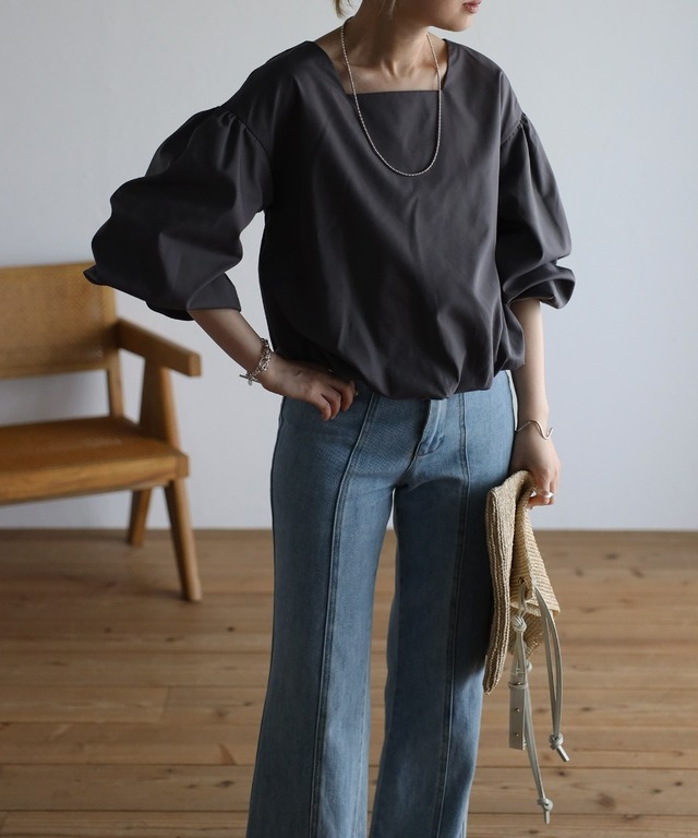 スクエアネックバルーンブラウス