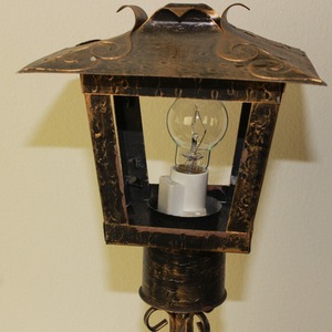 暮らしの端を照らすスタンドランプ