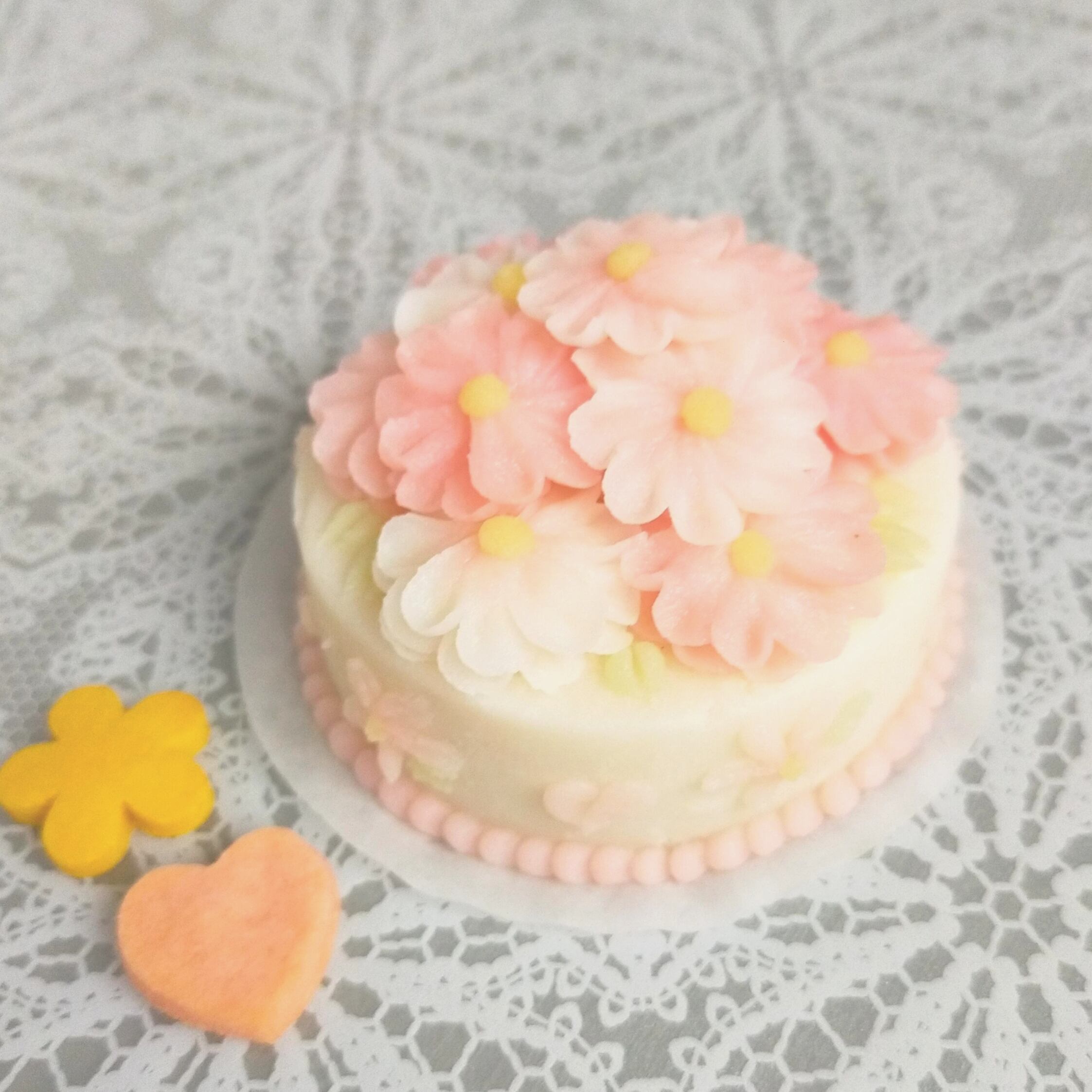 nanairo わんこのフラワーケーキ