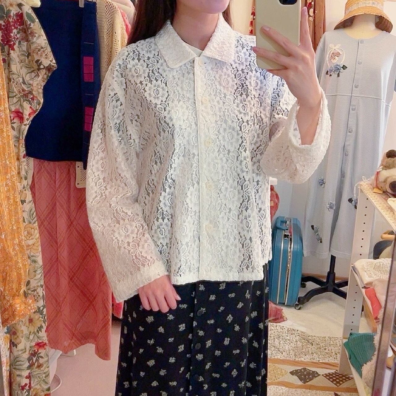 white flower lace blouse