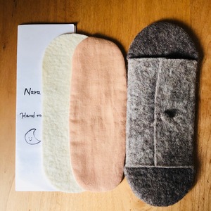 羊毛フェルトナプキンМグレー+フェルトシート+茜染め布ナプキン俵型