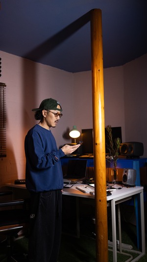 SMOKE ISLAND Pigment dye Sweat Shirt [Navy]