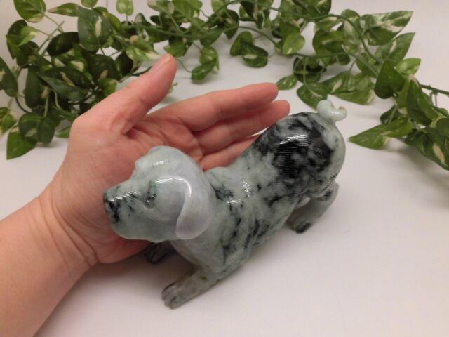 【送料無料】ミャンマー産天然翡翠犬　no.2