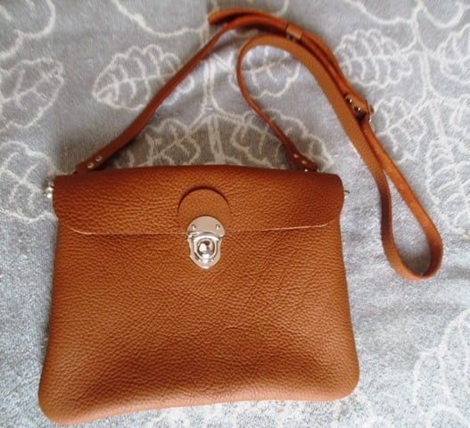 【新色キャメル】文庫本とお財布持ってちょっとお出かけバッグ(横型)