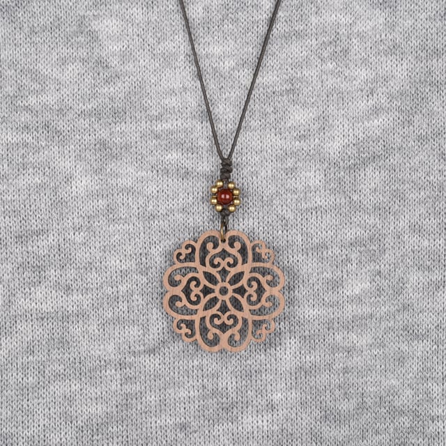 カーミンブロッサムのネックレス クルミの木のウッドアクセサリー