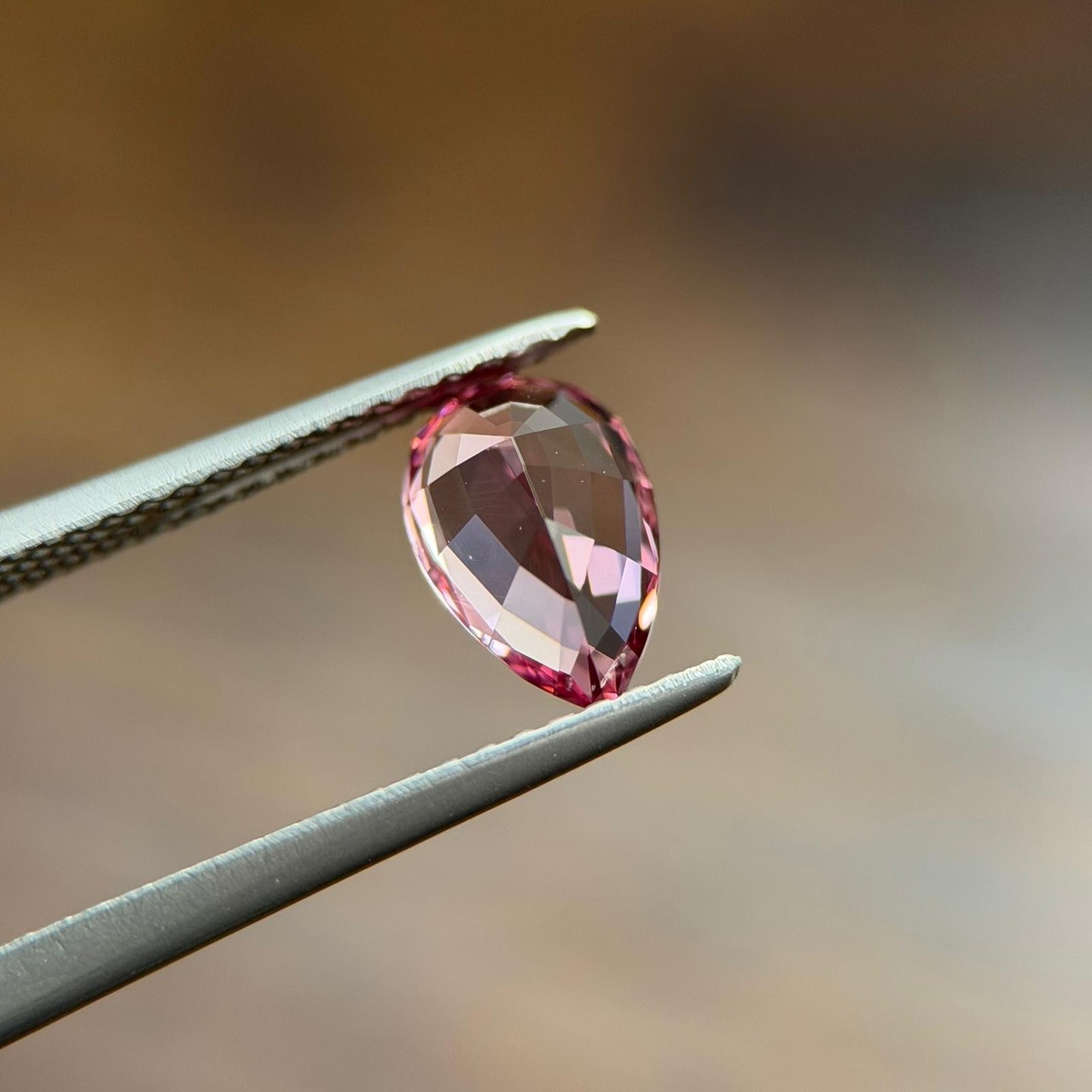 マラヤガーネット ペアシェイプ 8.4x5.5x4.1mm, 1.35ct, タンザニア産