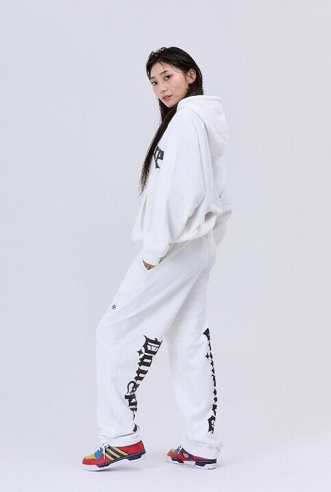 ☆Stray Kids ハン 着用！！【DAUSPICE】Logo Hoodie White | もごつ