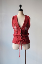 Floral motif knit vest