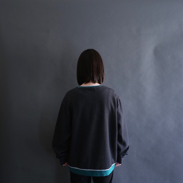 bi-color switch and pocket design sweat