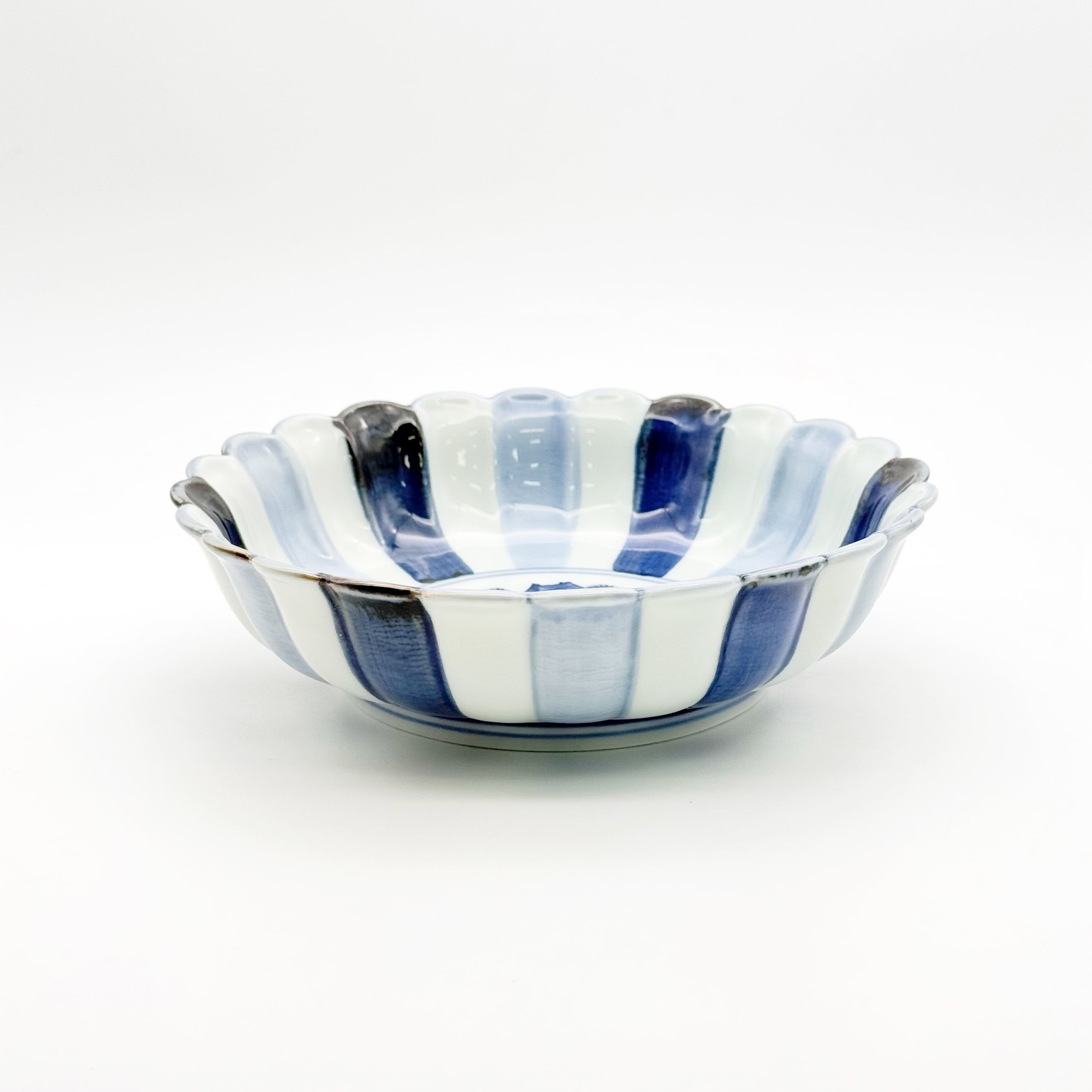 SALE】染付松竹梅 中鉢 (アウトレット) S3 | 24to3[西富陶磁器 SALE】染付松竹梅 中鉢 (アウトレット) S3 | 24to3[西富陶磁器