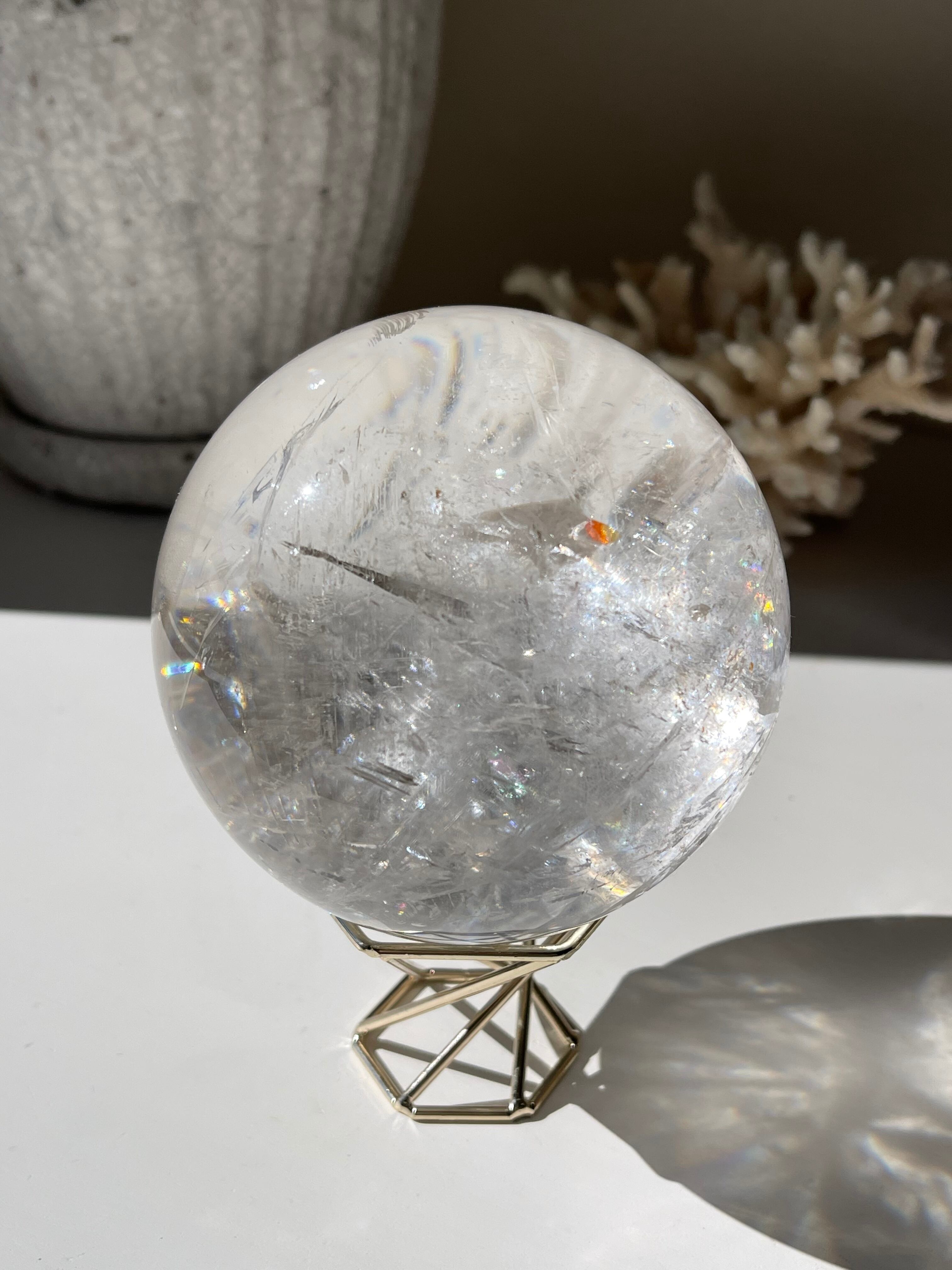 ブラジル産　高波動　ライモナイト入り水晶スフィア/ High quality limonite in quartz big sphere Brazil