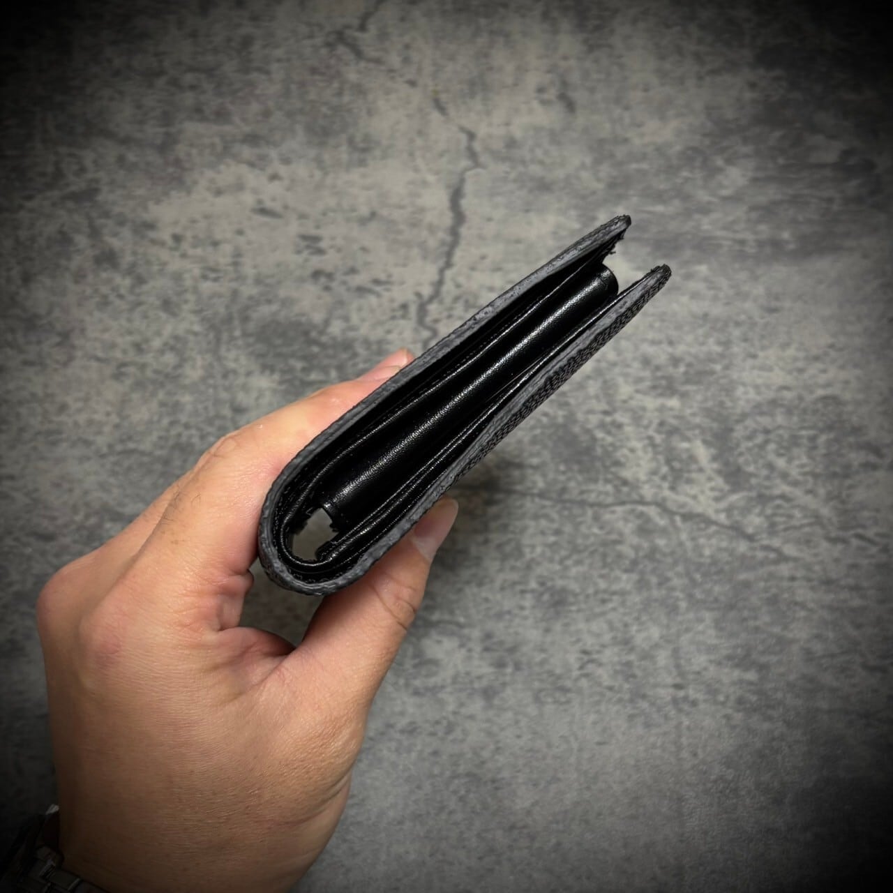 スティングレイ コンパクト ウォレット ガルーシャ 二つ折り 財布 折