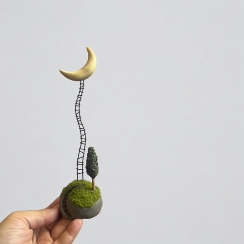 こうのえみ　月とハシゴ　