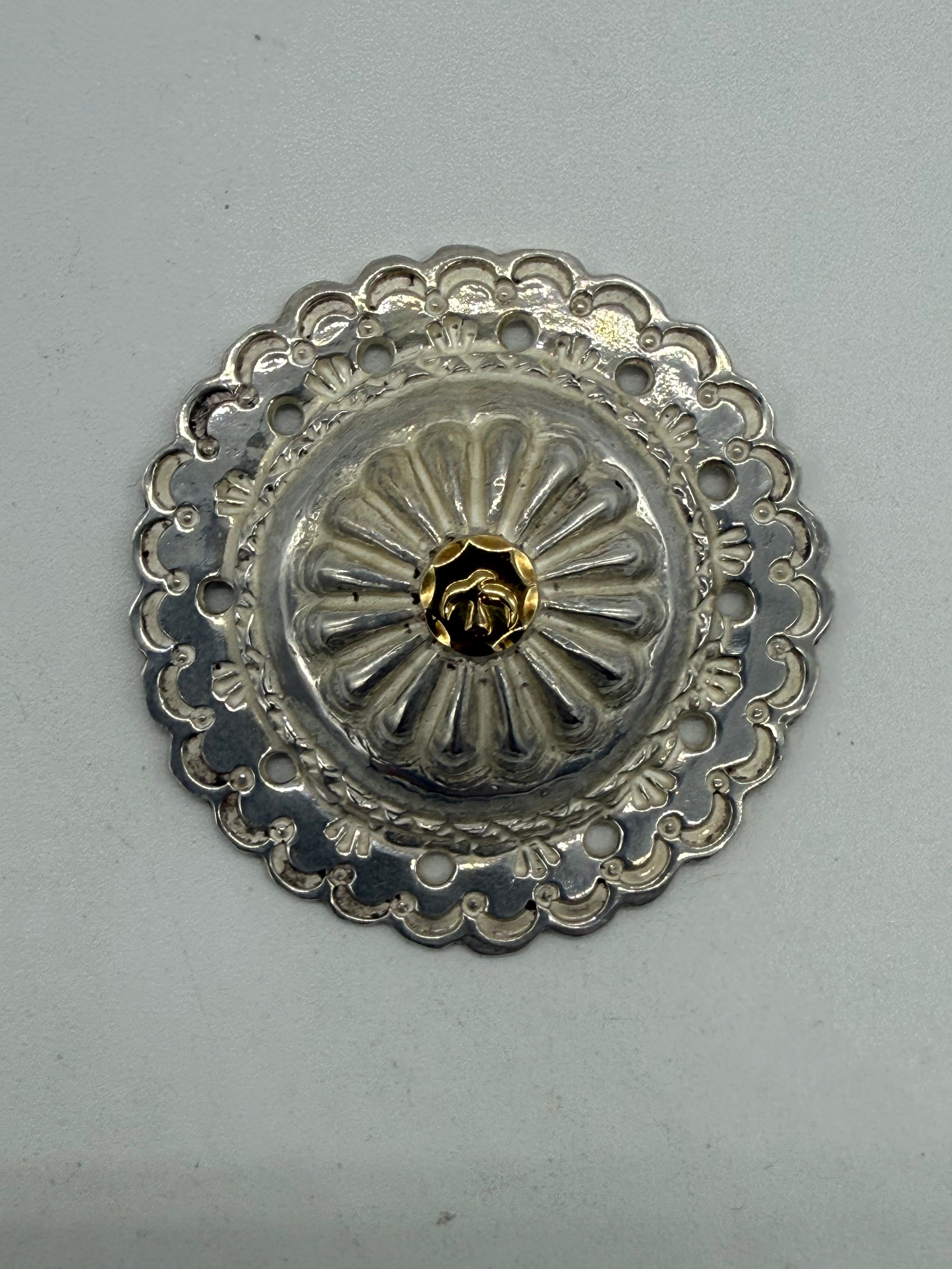 ゴローズ 美品 金メタル付フラワーコンチョ②巾着用 最新キャスト