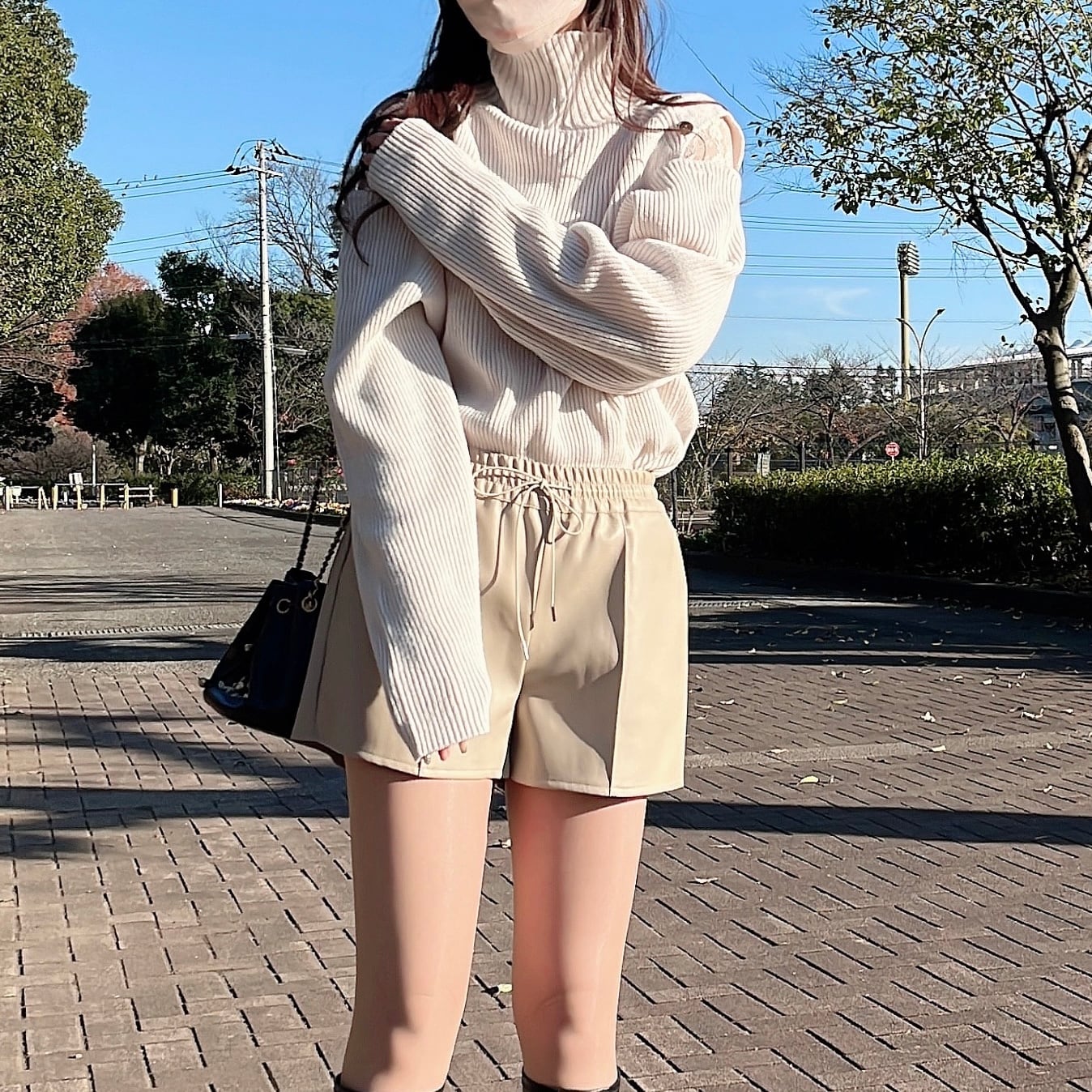 ストレート レザーショートパンツ ベージュ | Pay ID