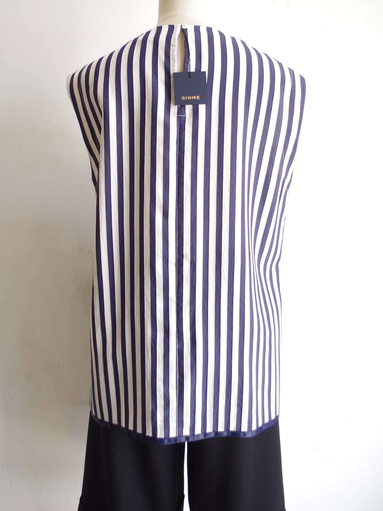 SINME ストライプタックノースリーブシャツ