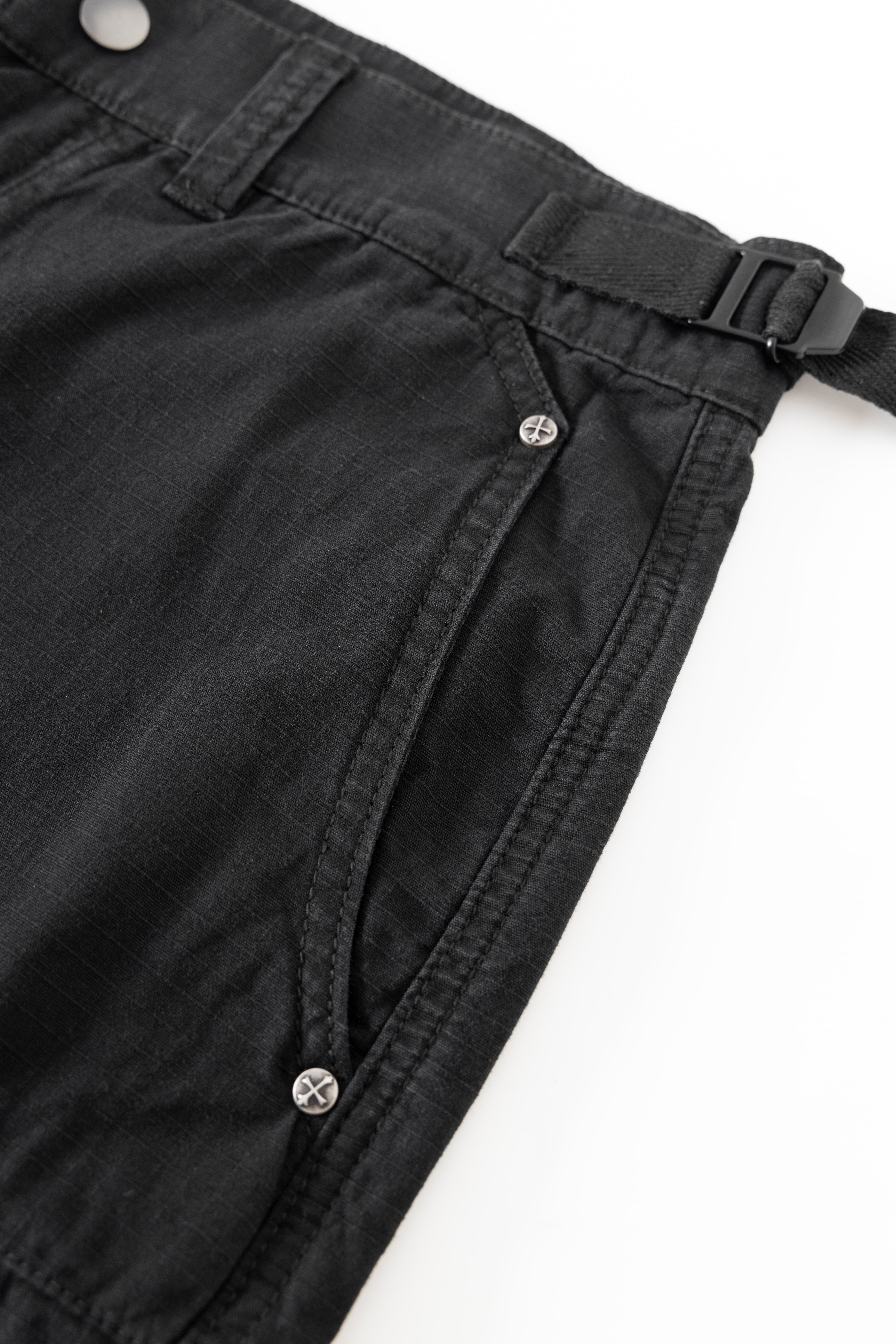 SUPPLIER】Cross Leather Patch Baggy Shorts / Black | PARX