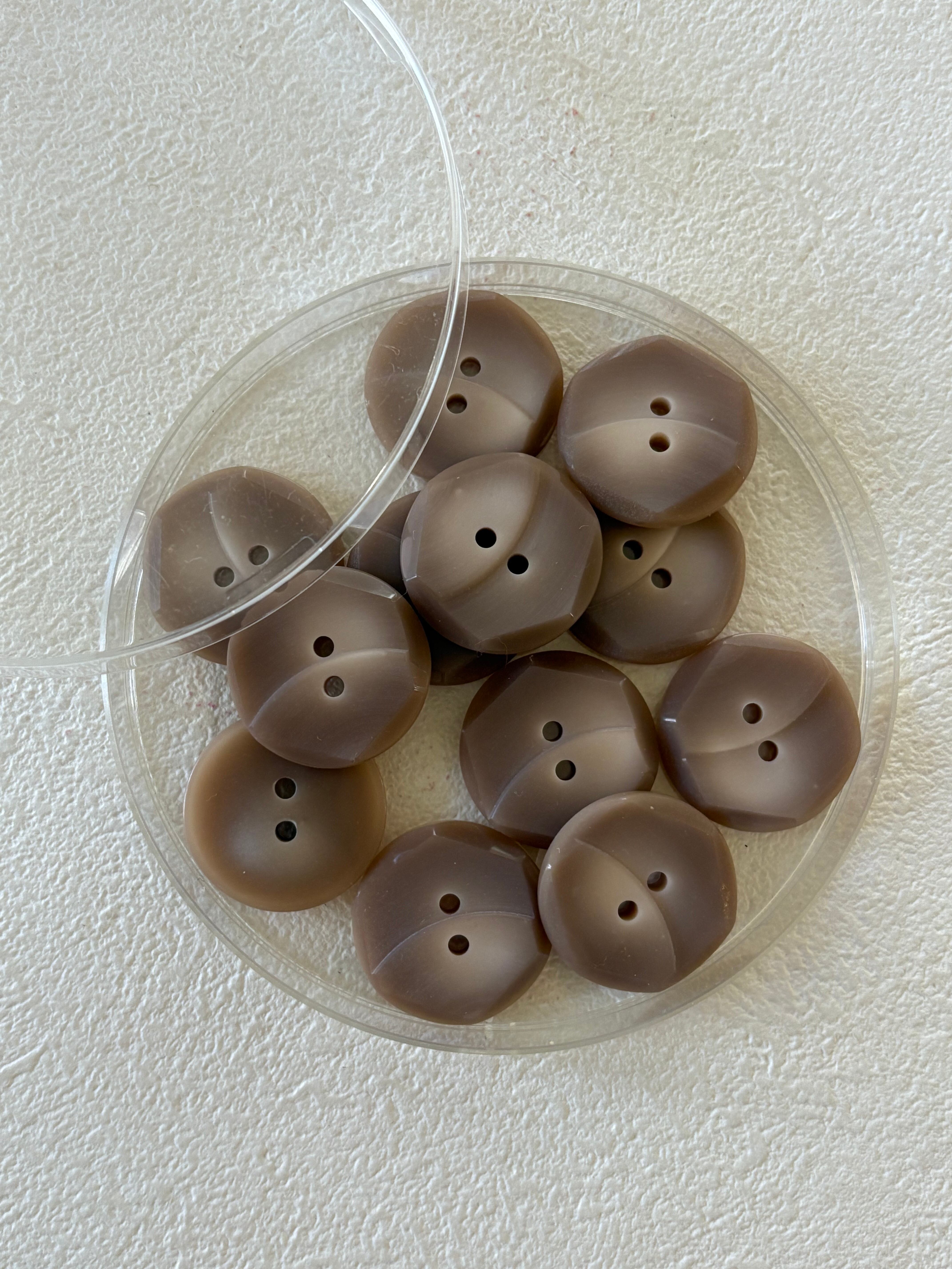 Japanese Vintage ボタン ミルクティー 22mm 六角形 2個セット レトロ アクセサリーパーツ 二つ穴