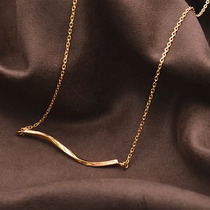 ST scroll twist bar necklace