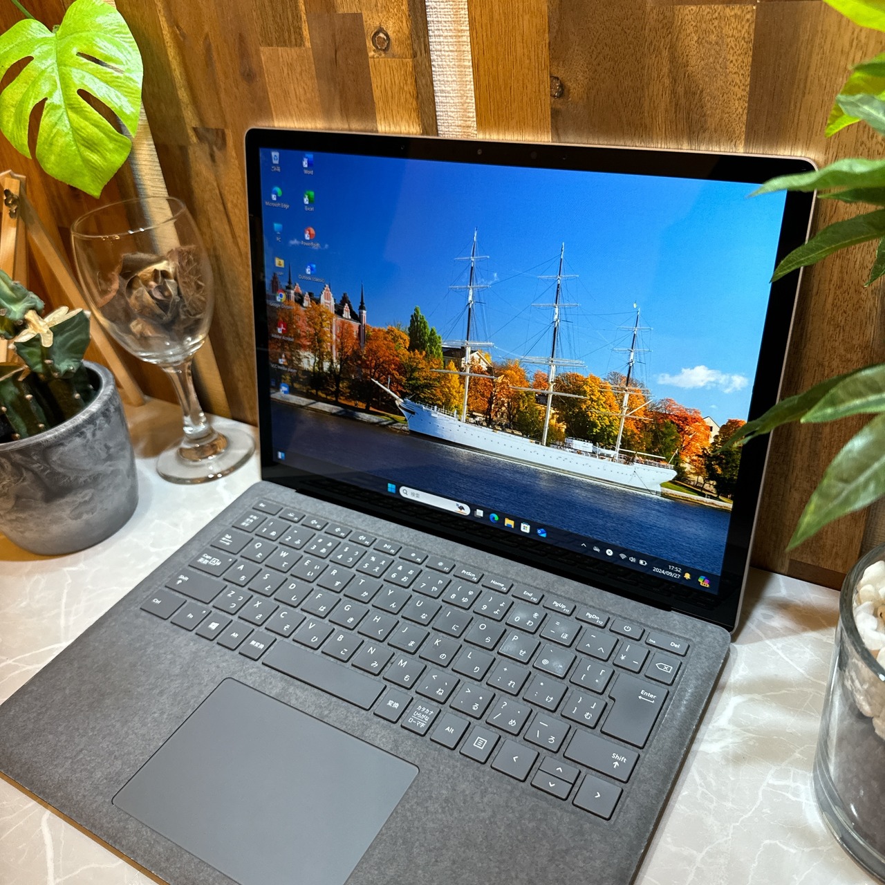 2021年式 Microsoft Surface Laptop 4 第11世代Core i5 / メモリ8GB / SSD 256GB / 13.5インチ 2K タッチパネル式 ノートPC