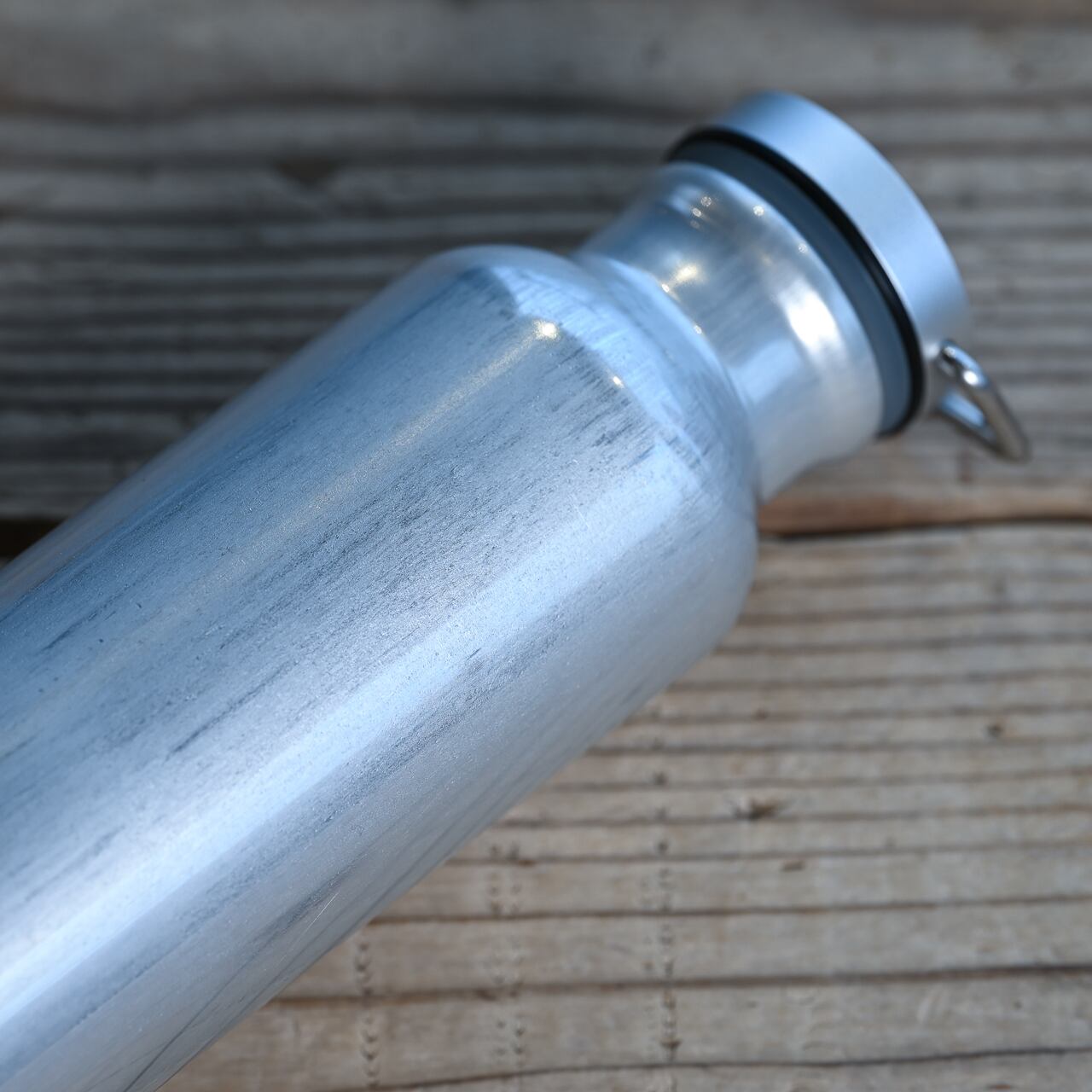 スイス製・エコで軽量なアルミ製ウォーターボトル【0.75L】3色》アルミ