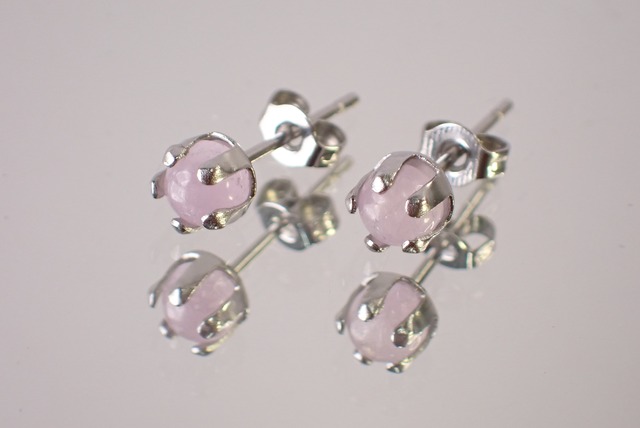 クンツァイトピアス　約5mm　[D9-129]