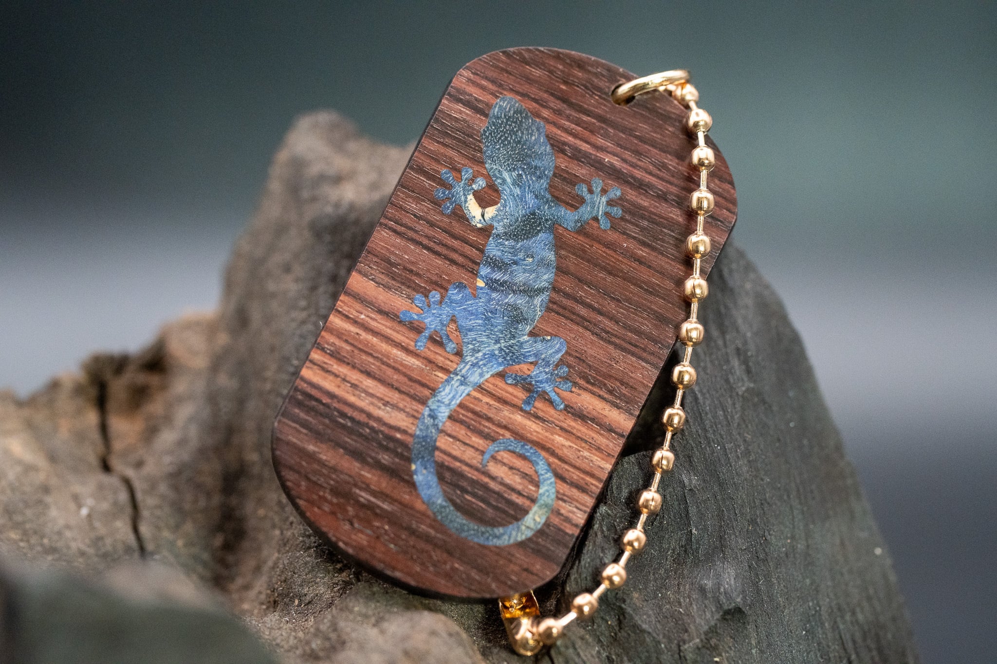 【王室御用達】キングウッド ドッグタグ 象嵌 木登りトカゲ