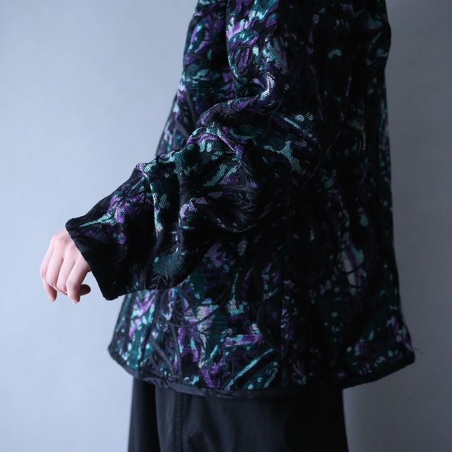 "reversible” poison-color and black paisley pattern zip-up jacket