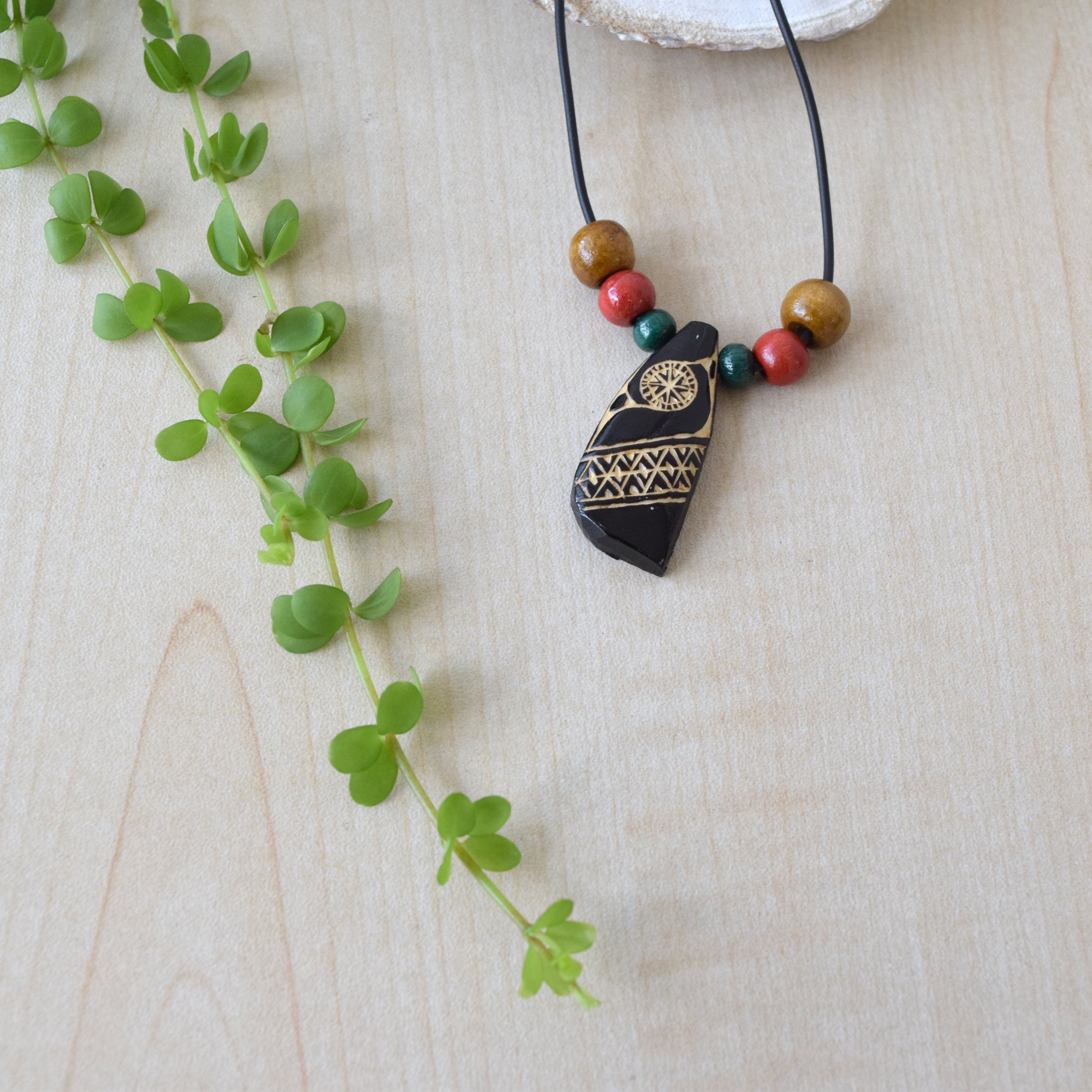 木彫りのネックレス(茶) Wood carving necklace(blown) 【さっぽろ