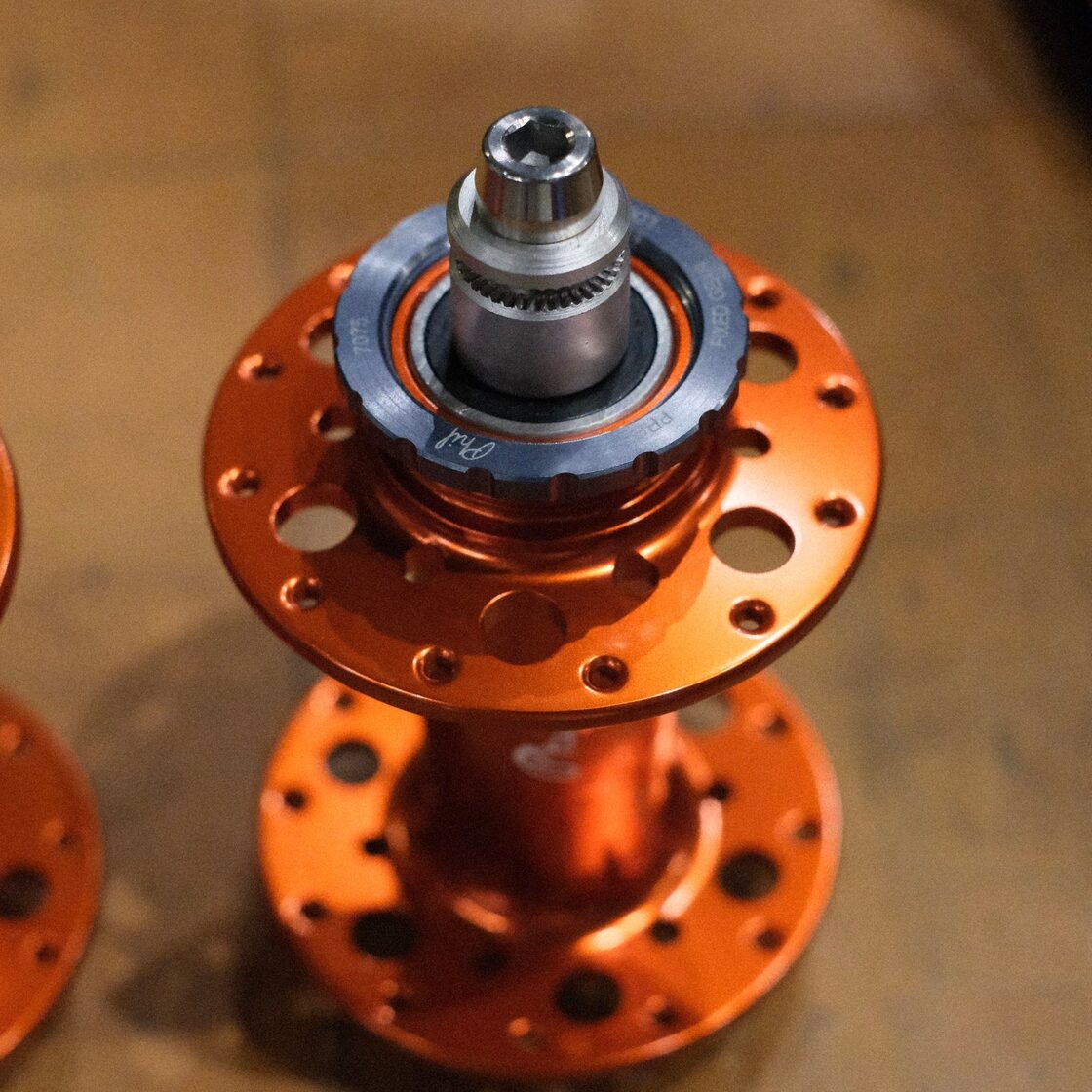 PHIL WOOD】PRO HIGH FLANGE TRACK HUB SET (ORANGE/SINGLEFIXED) | PAY ID