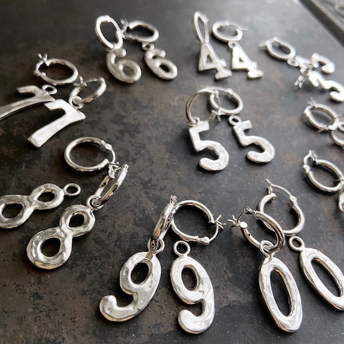 Numero Hoop P / 数字のフープピアス(ペア)