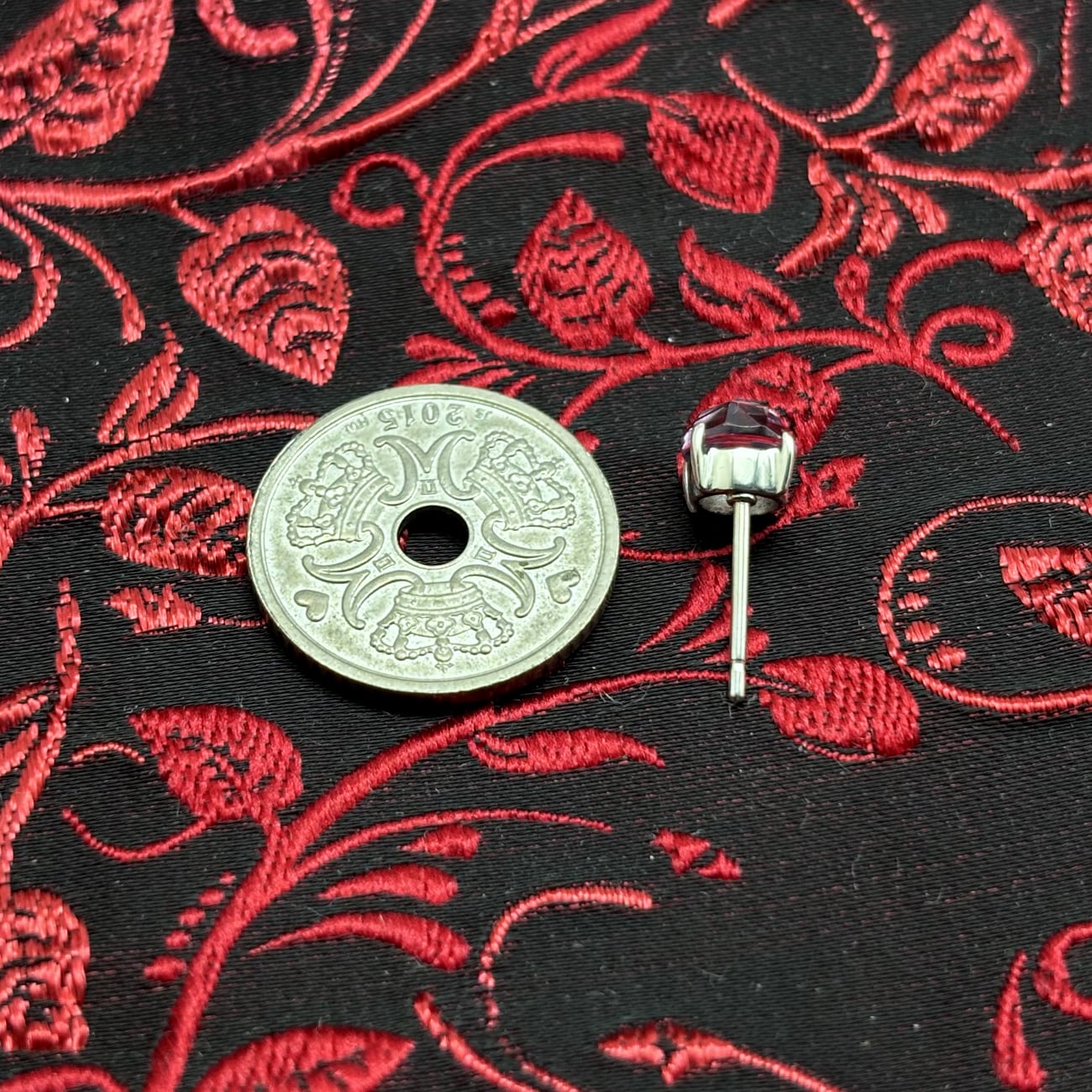 V系｜ローズカットのアメジストピアス｜シルバー925 片耳用｜メンズ