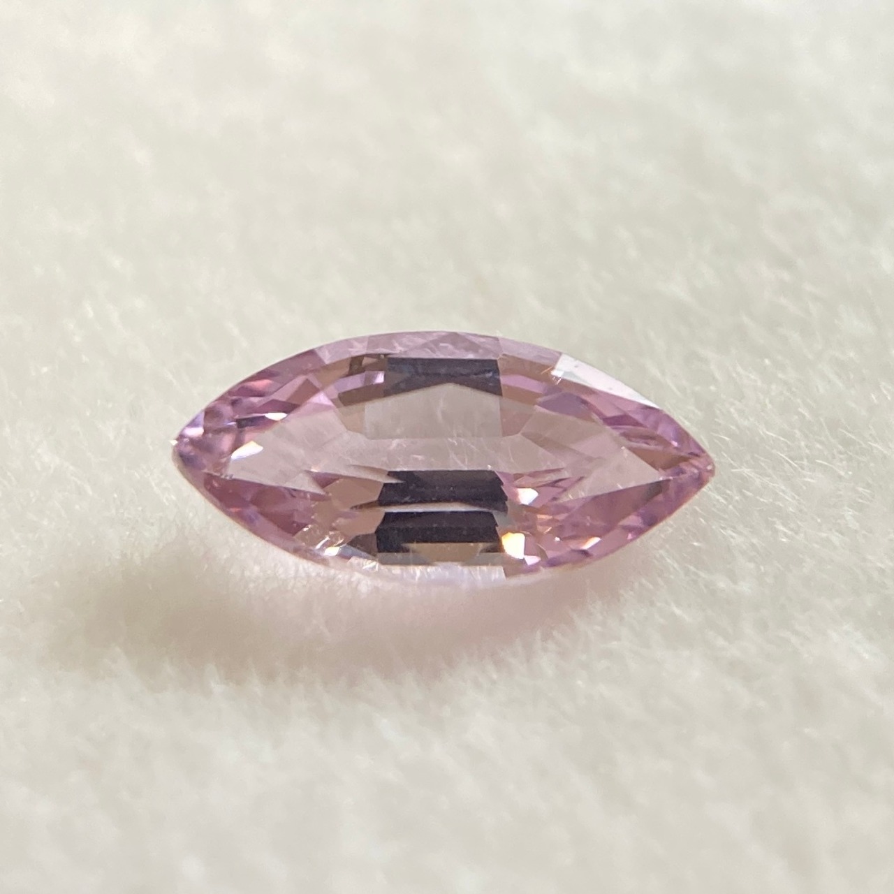 マーキスカット スピネル  約6.9*3.3*2.3mm r-0434
