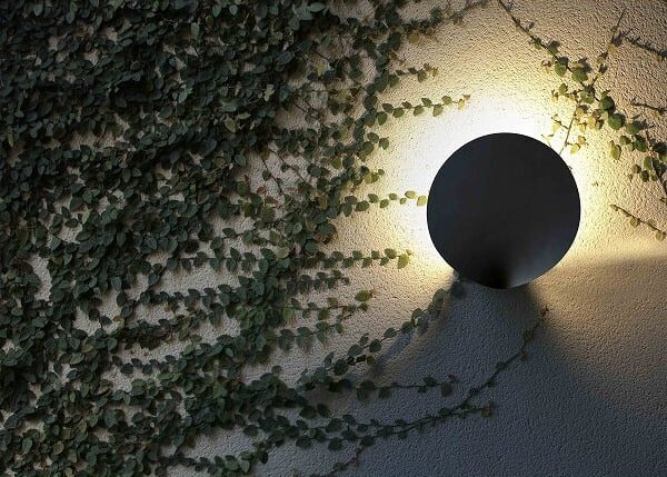 壁に咲くデザインライト LOTUS|FARO BARCELONA 屋外ウォールライト