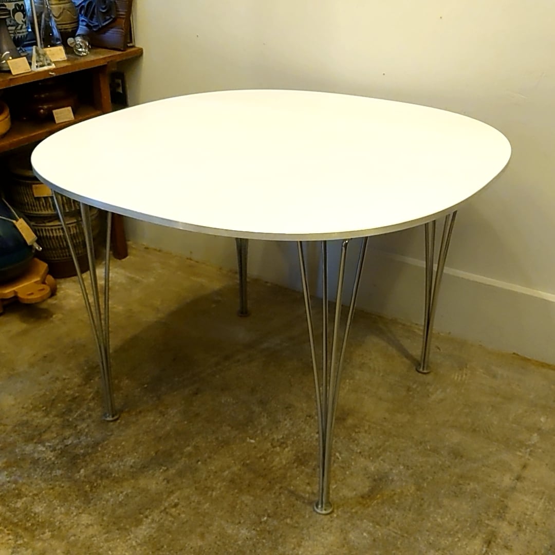 デンマーク FRITZ HANSEN/フリッツハンセン スーパー円テーブル デンマーク FRITZ HANSEN/フリッツハンセン スーパー円テーブル