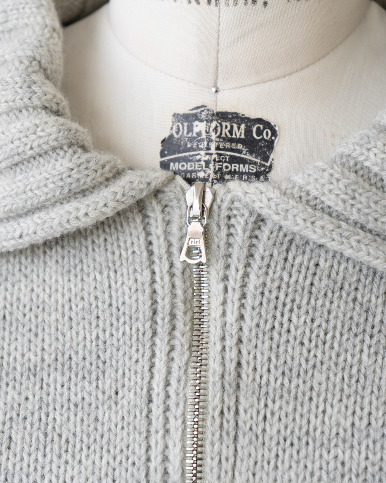 〈miu miu〉Zip-up Knit with a collar