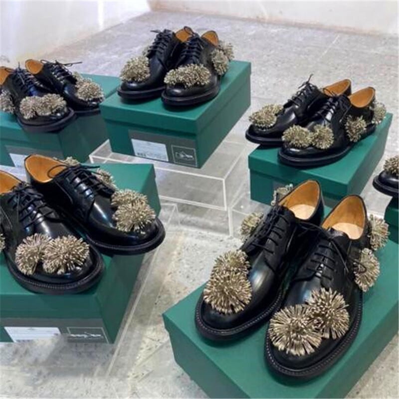 【新作】【送料無料】 ピンフラワースモールレザーシューズレディースニューレトロ花火レースアップレザーシングルシューズイン風増厚ボトムハイヒール 靴 フラワーデザイン 10b332089588415