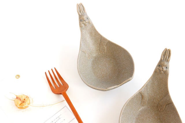 完売】子ウサギのおしゃもじ皿 陶器 よしざわ窯 益子 | うつわと暮らし