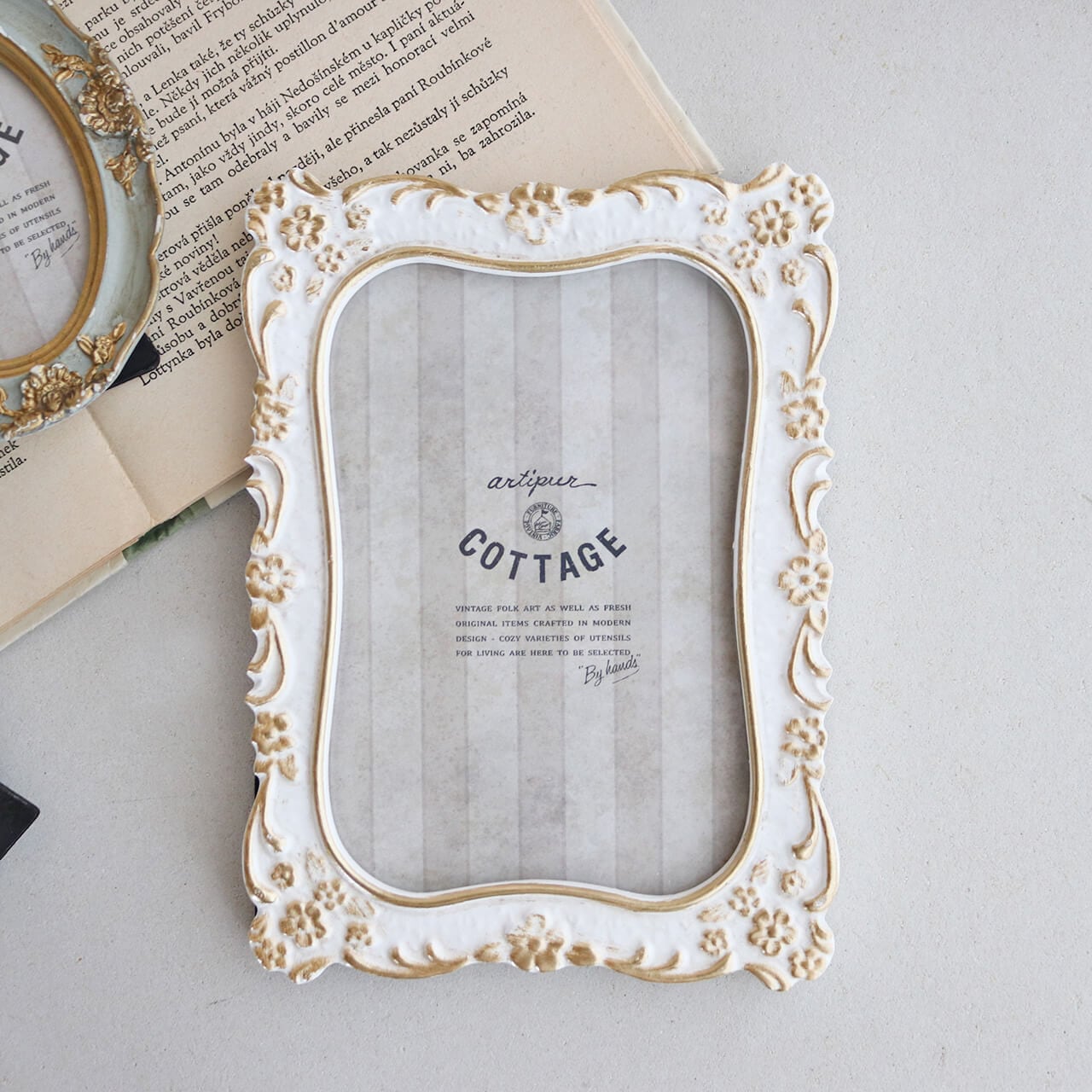 artipur COTTAGE レクタングルデコ フォトフレーム 13.5×18.5cm ホワイト * アンティーク調 おしゃれ ナチュラル 写真立て 壁掛け 置き型 かわいい レトロ ドライフラワー