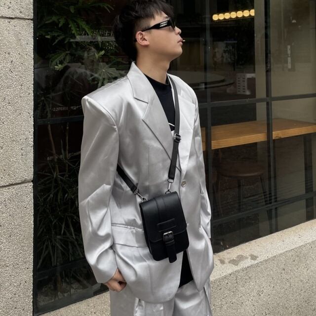 【予約販売】ショルダーバッグ シンプル レザー 華奢 ミニ メンズ ベルト スクエア 黒 ブラウン ブラック クラシカル 斜め掛け ボディバッグ シック こなれ感 お洒落 韓国 トレンド