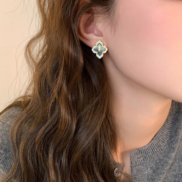 flower like pierce K491