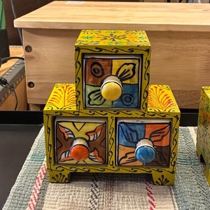 India Blue Pottery Mini 3-Drawer Unit　インド　ブルーポタリ3ドロワーチェスト　凸型　イエロー　全2種　引き出し　置物　玄関収納　メヘンディアート　鍵入れ　印鑑入れ　ハンドメイド