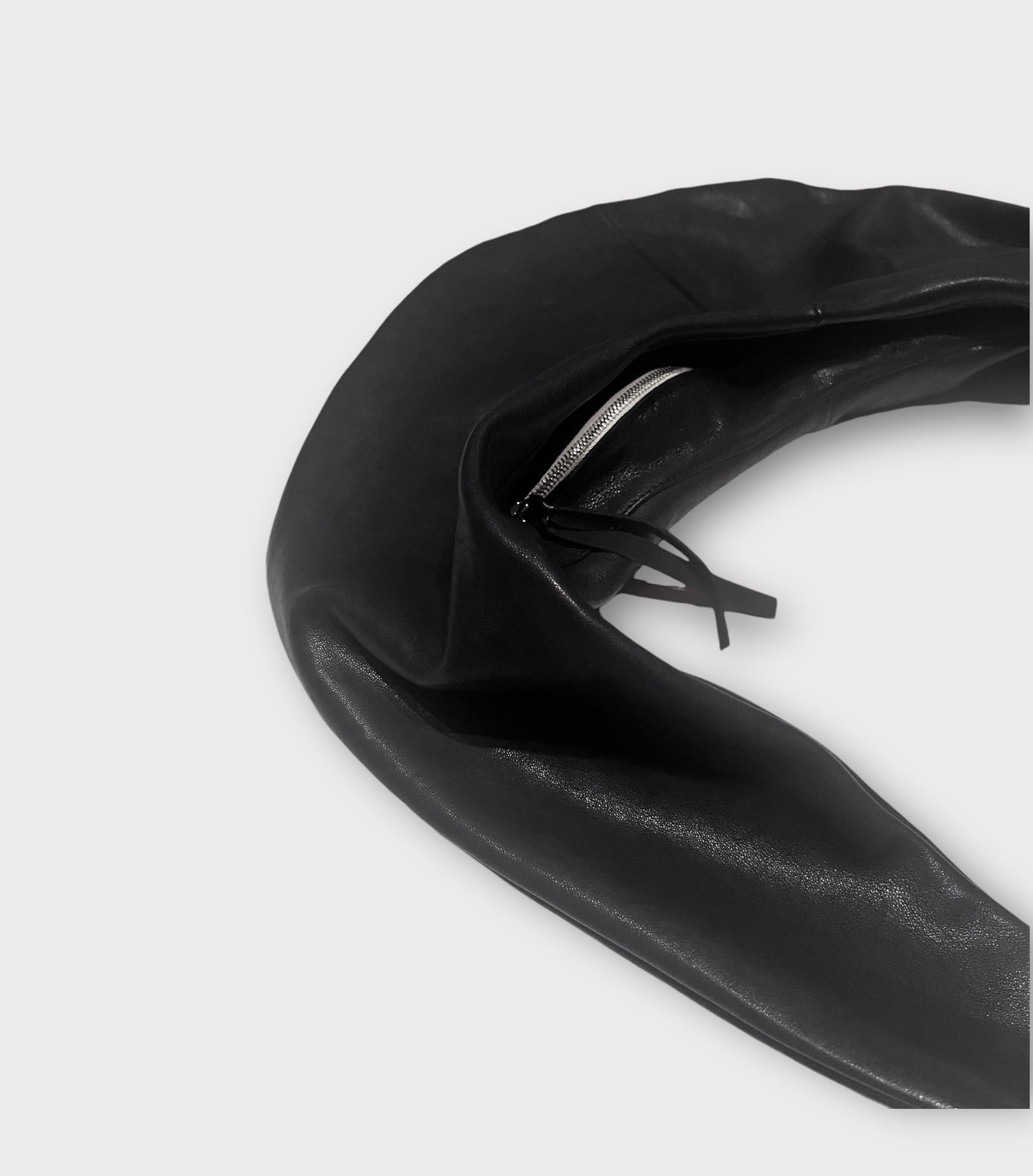 GABRIELA COLL GARMENTS [CROSSED LEATHER BAG]