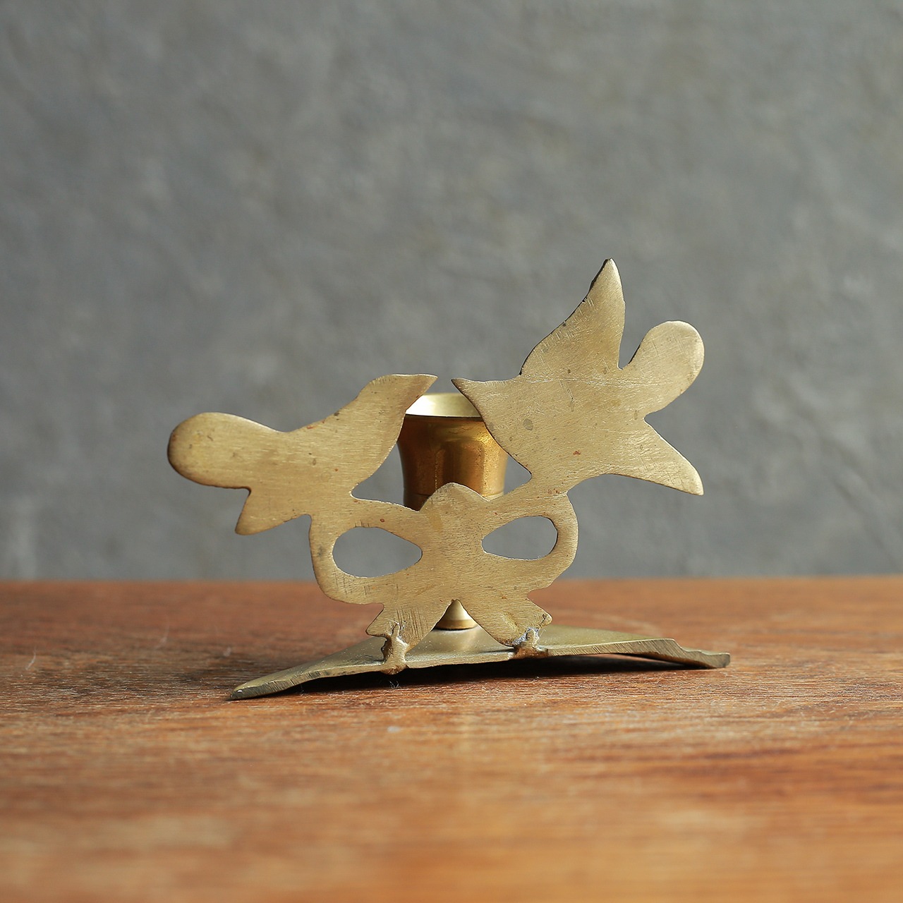 仲睦まじい小鳥が見守る、真鍮のキャンドルホルダー 1