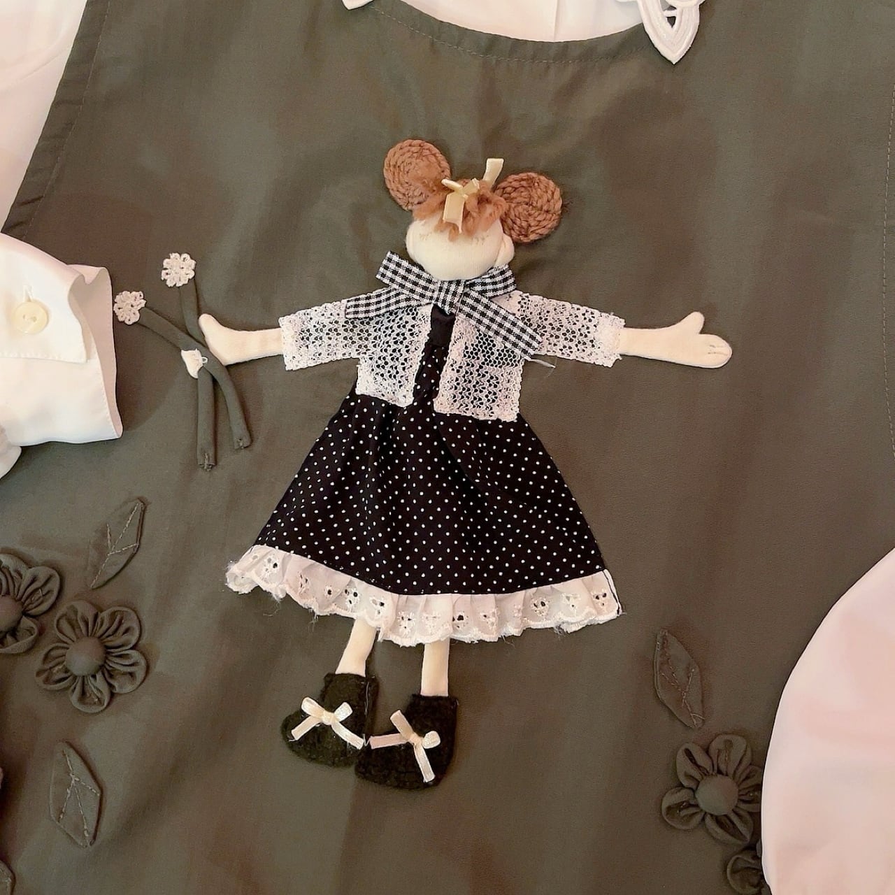 doll applique khaki jumper skirt