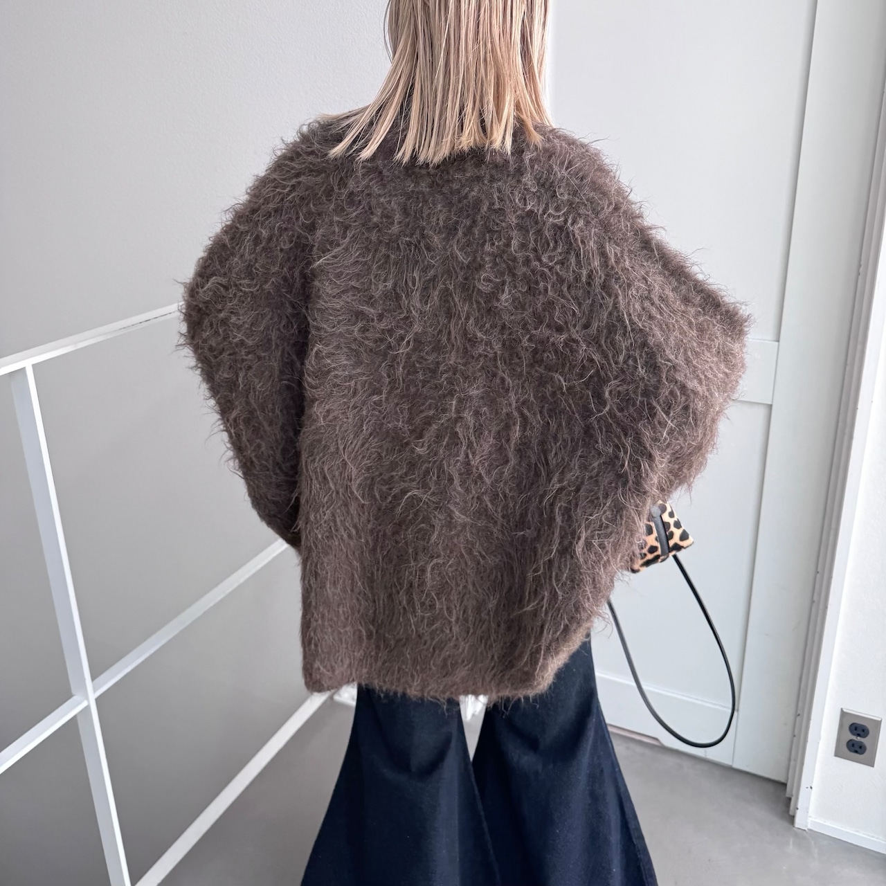 MOKE MOKE shaggy over knit CD/brown