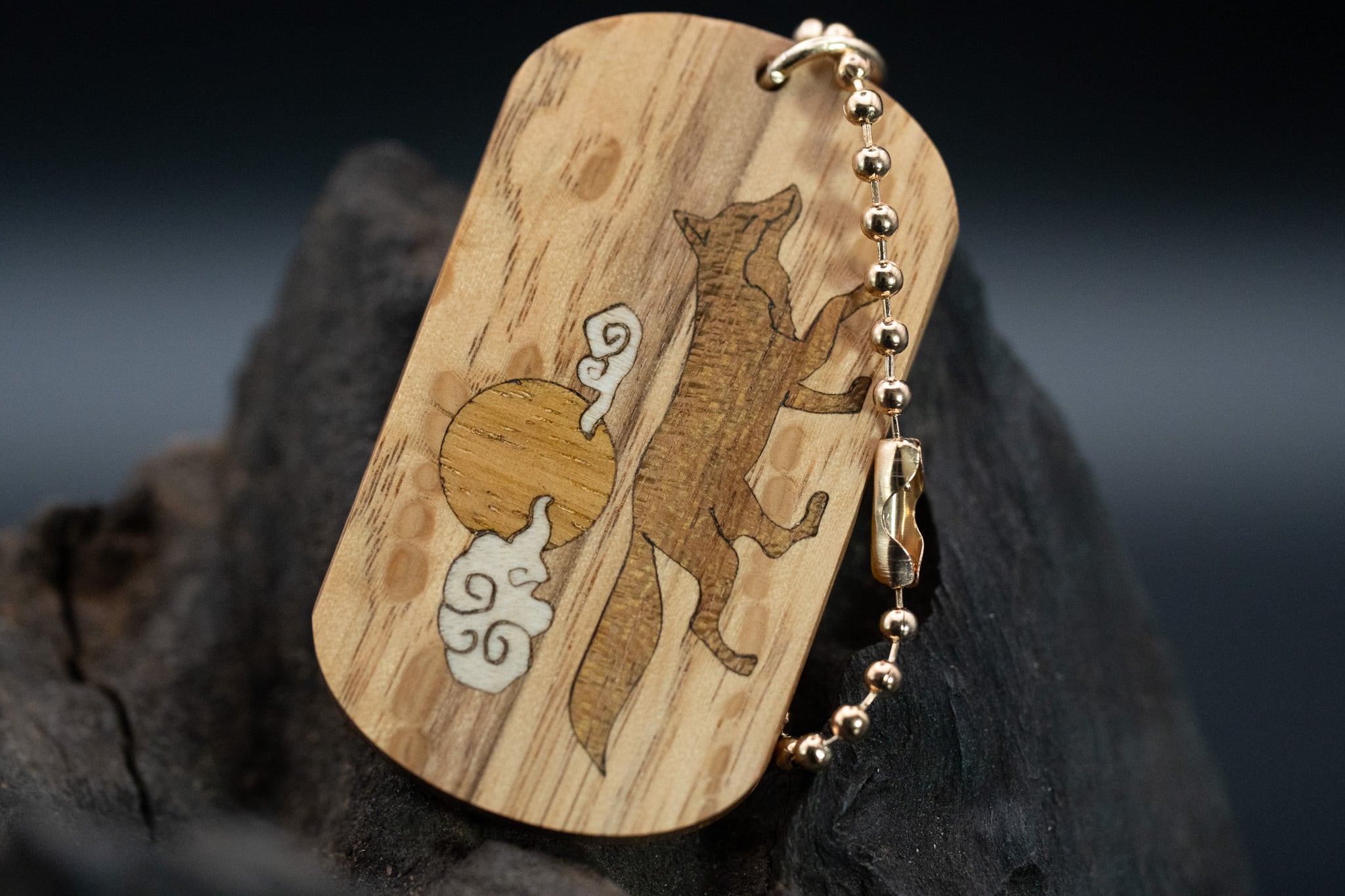 【 軌道の背骨 】白樫 ドッグタグ 象嵌 十五夜きつね