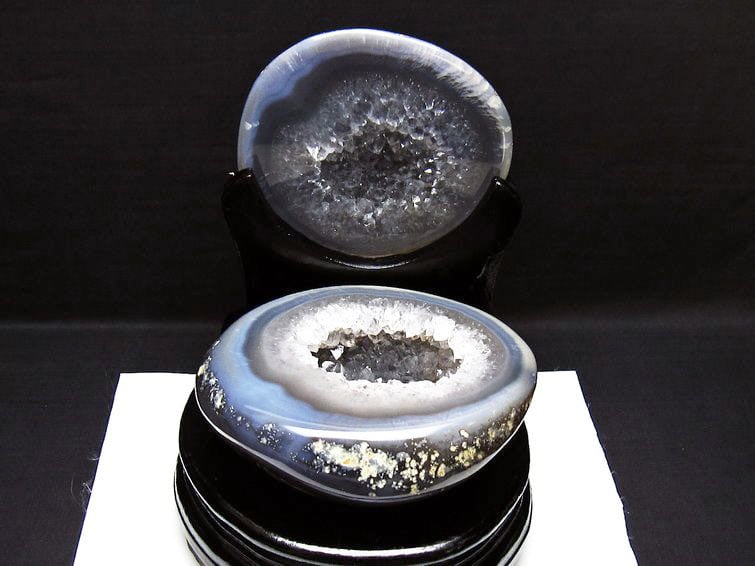 2.1Kg トレジャーメノウ アゲート 台座付属 原石 置物 一点物 175-1431